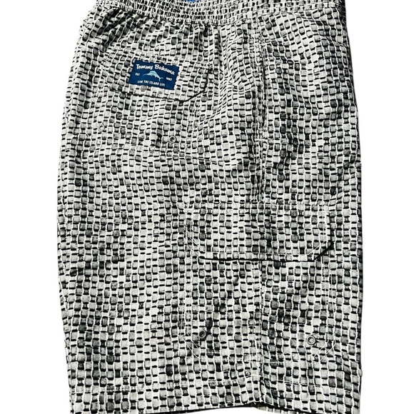 Tommy Bahama Black, Gray and White Board Shorts with Modern Pattern Size Large - Picture 12 of 14